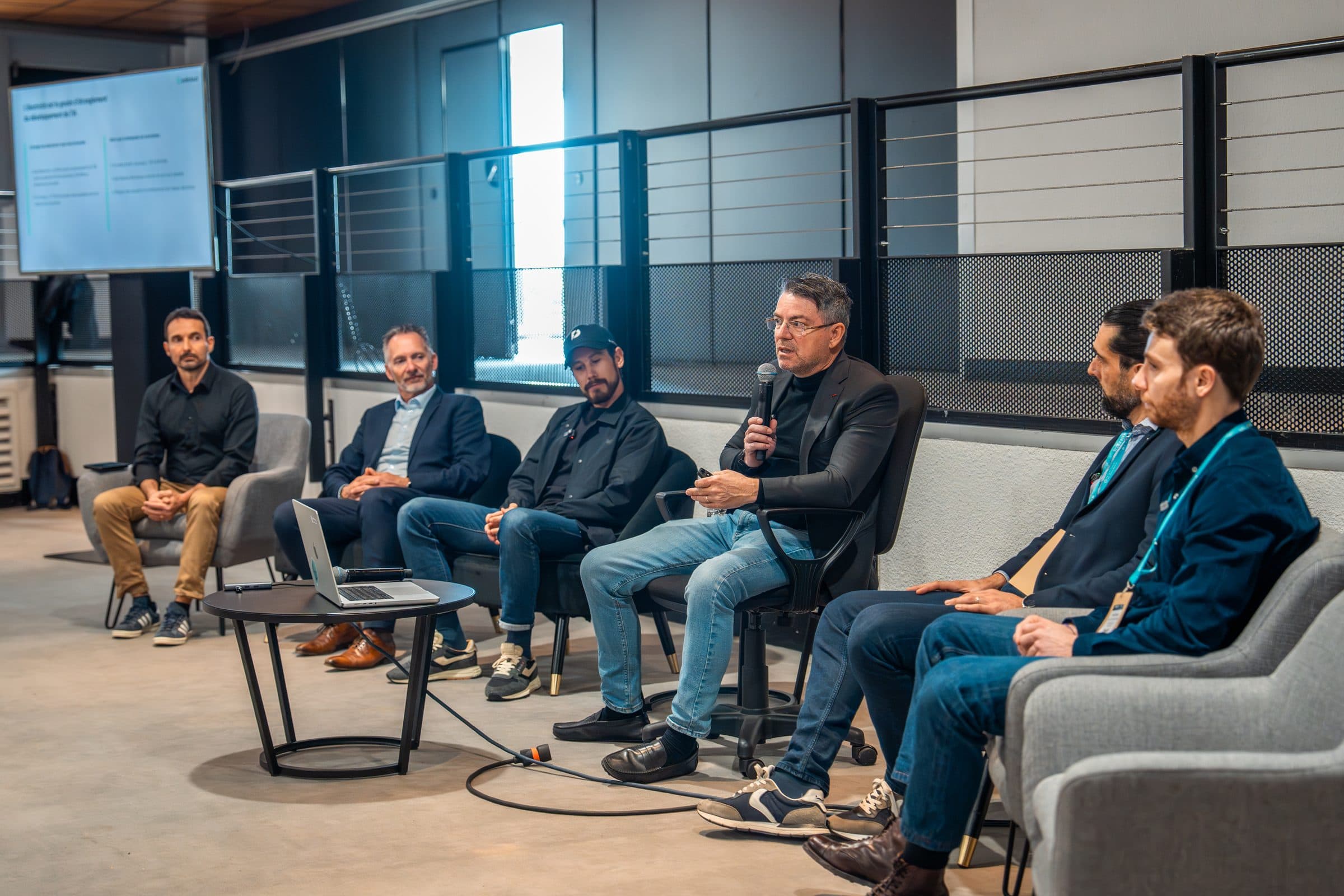Table ronde au World AI Cannes Festival 2026 avec Eric Reisse de CloudGrid Energy (deuxième en partant de la gauche), Policloud et leurs partenaires